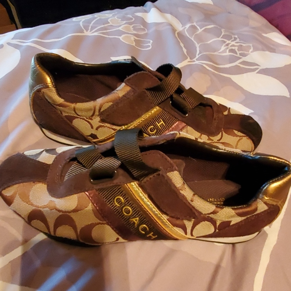 BNWOT COACH Tennis shoes. Size 8.